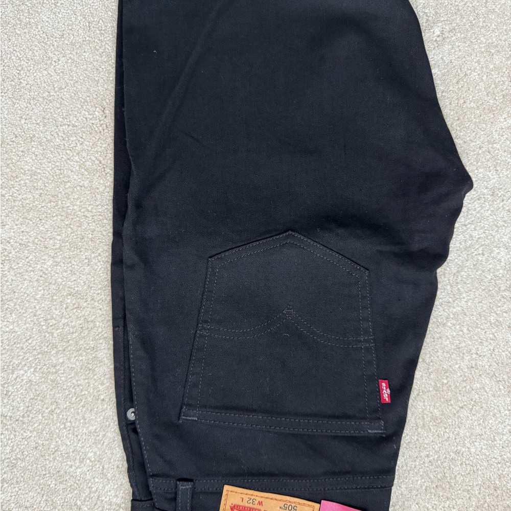 Levi's Men's Brand NEW Black Jean Shorts - Picture 6 of 6
